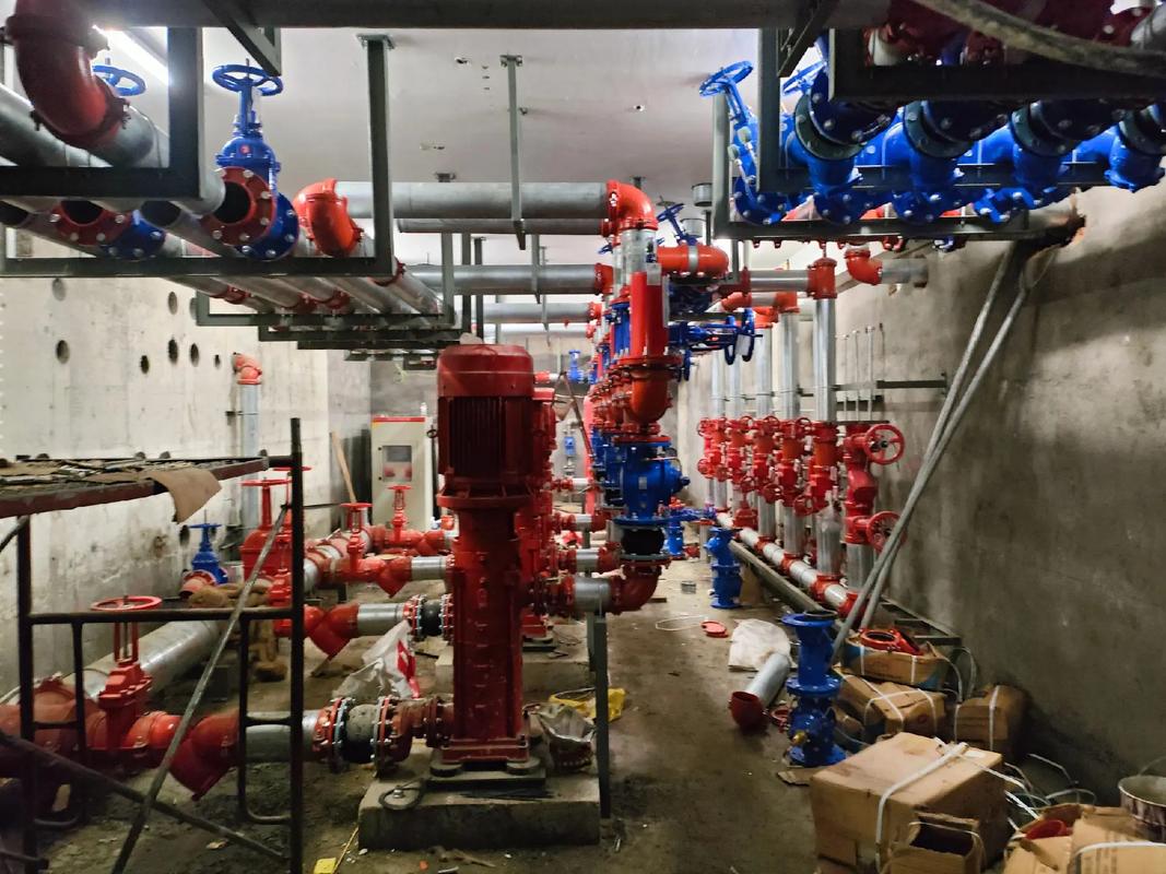 消防工程 屁大個(gè)泵房東西是真的多.